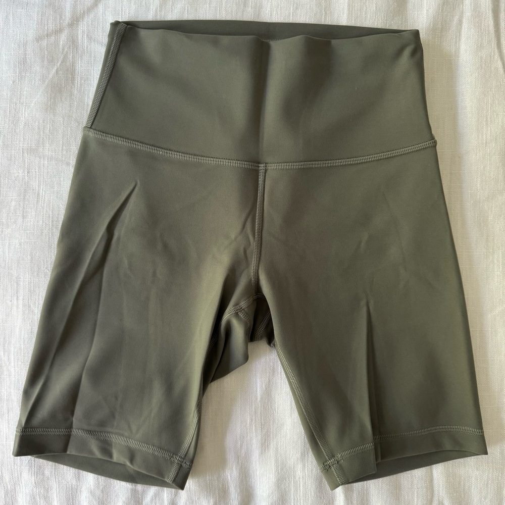 Lululemon Wunder Train High-rise Short 8”